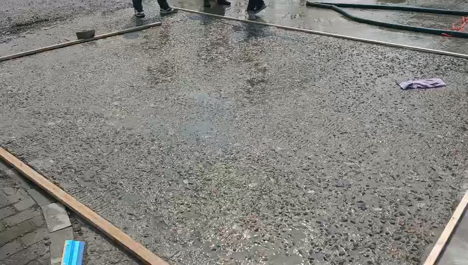 哈爾濱順邁醫院，應用我公司快找平修補砂漿，進行地面修補